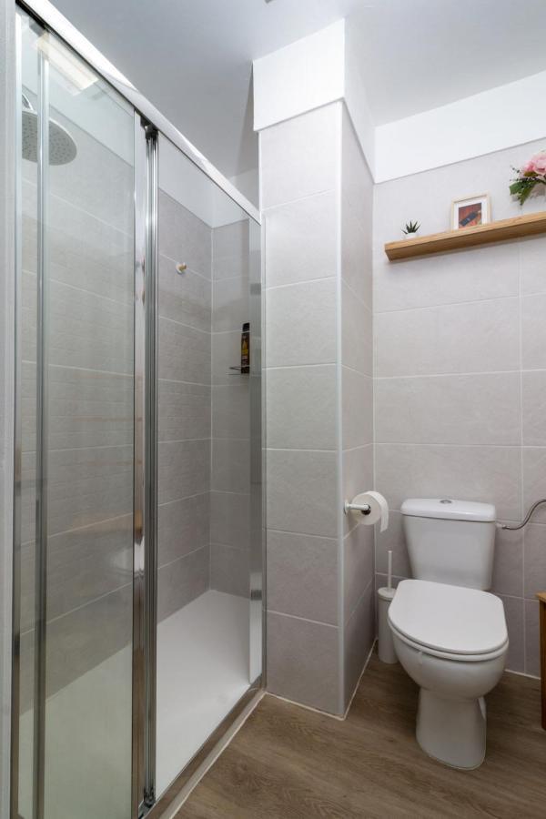 Homeforguest New Modern Apartment With Pool 阿罗纳 外观 照片