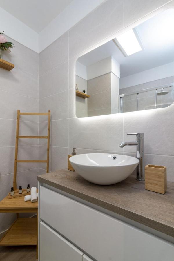 Homeforguest New Modern Apartment With Pool 阿罗纳 外观 照片